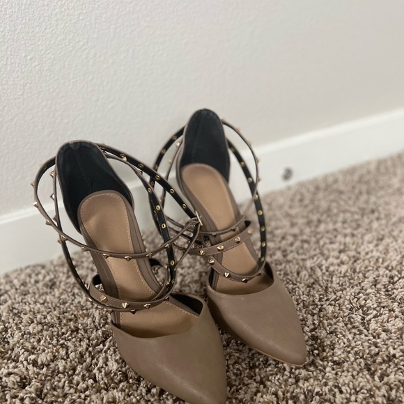 Nude Heels - Picture 2 of 2